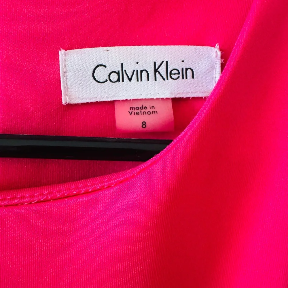 Elegant Pink Sleeveless Dress - Picture 3 of 3